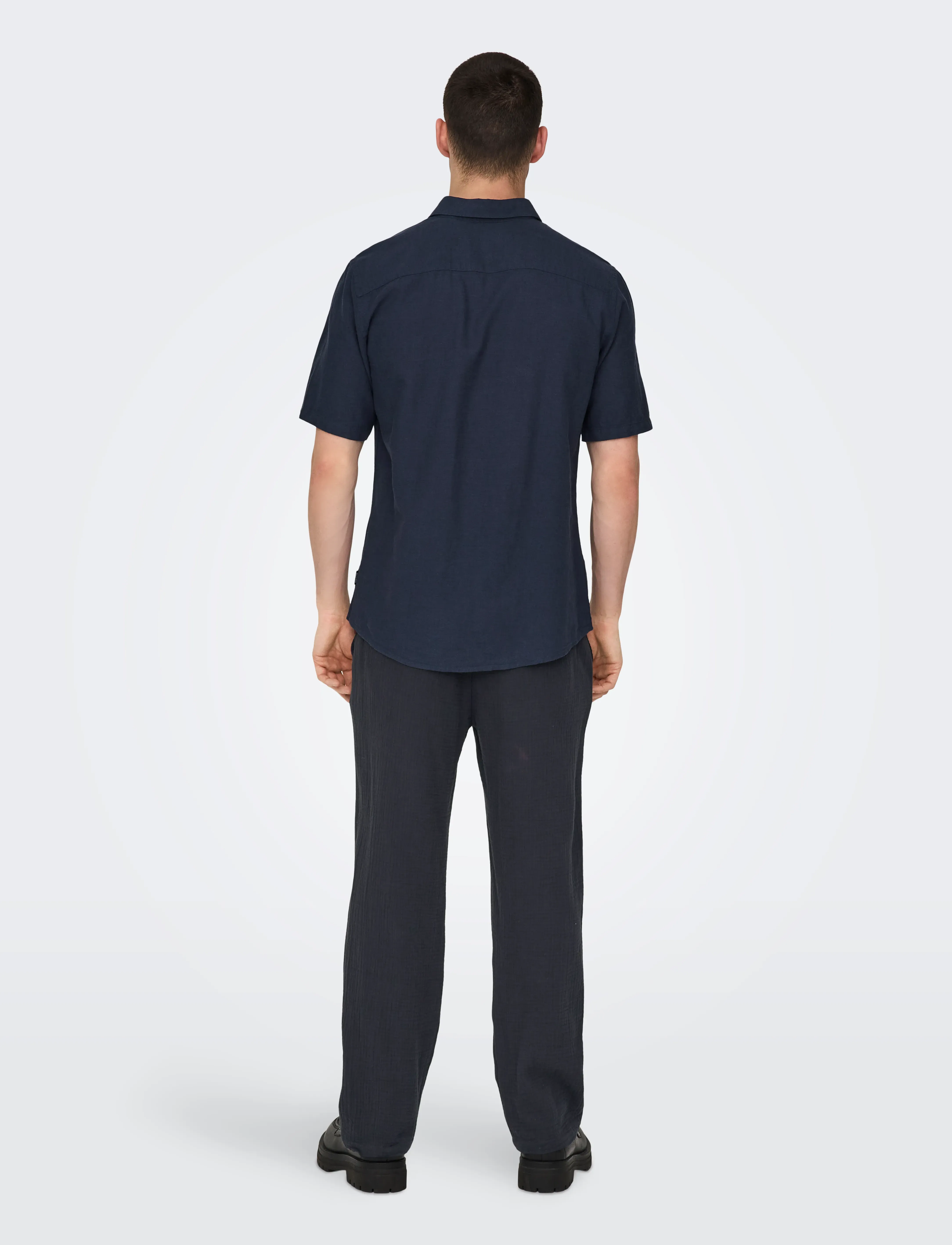 ONLY & SONS - ONSCAIDEN LIFE SS SOLID LINEN BLEND NOOS - linneskjortor - night sky - 3