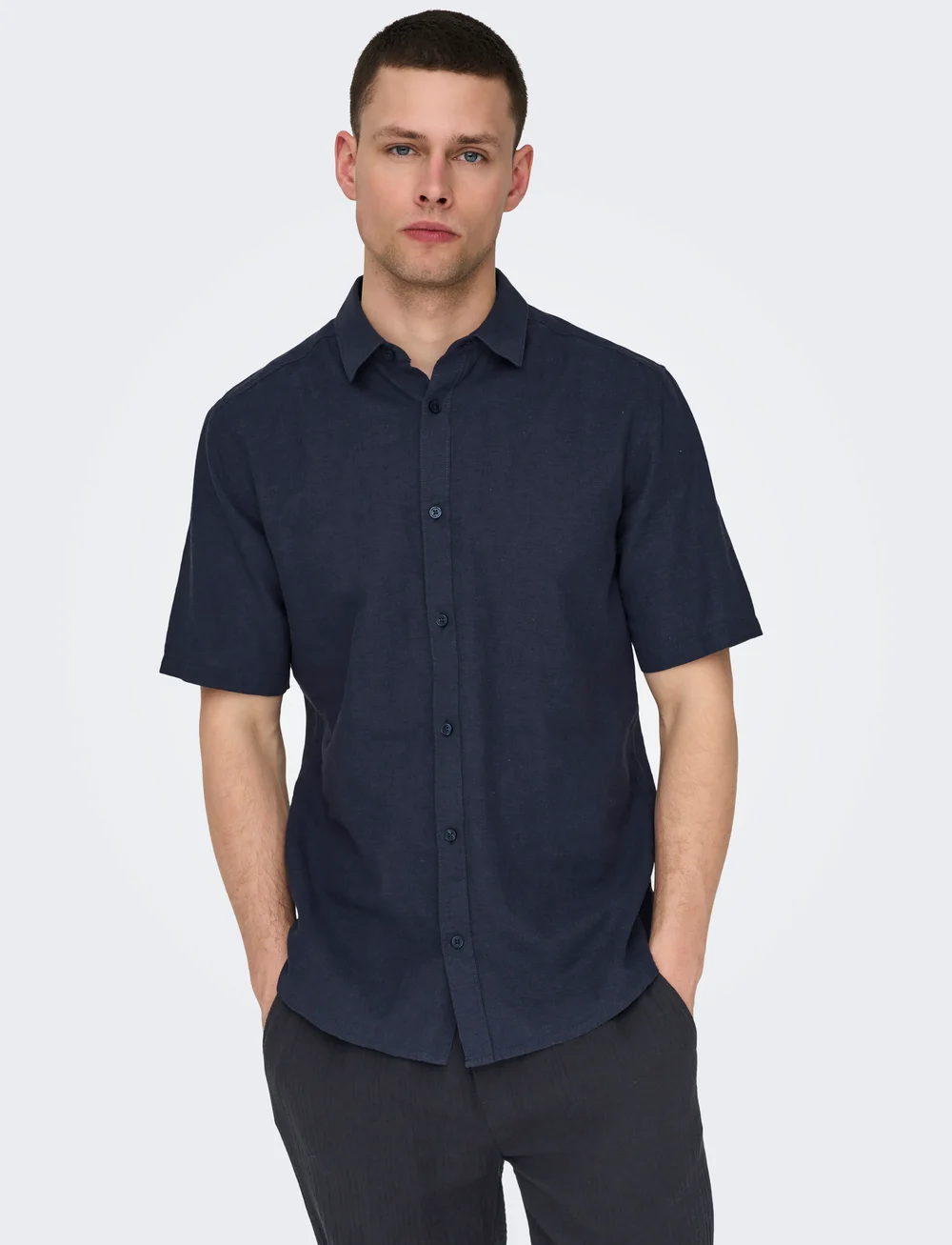 ONLY & SONS - ONSCAIDEN LIFE SS SOLID LINEN SHIRT NOOS - linneskjortor - night sky - 4