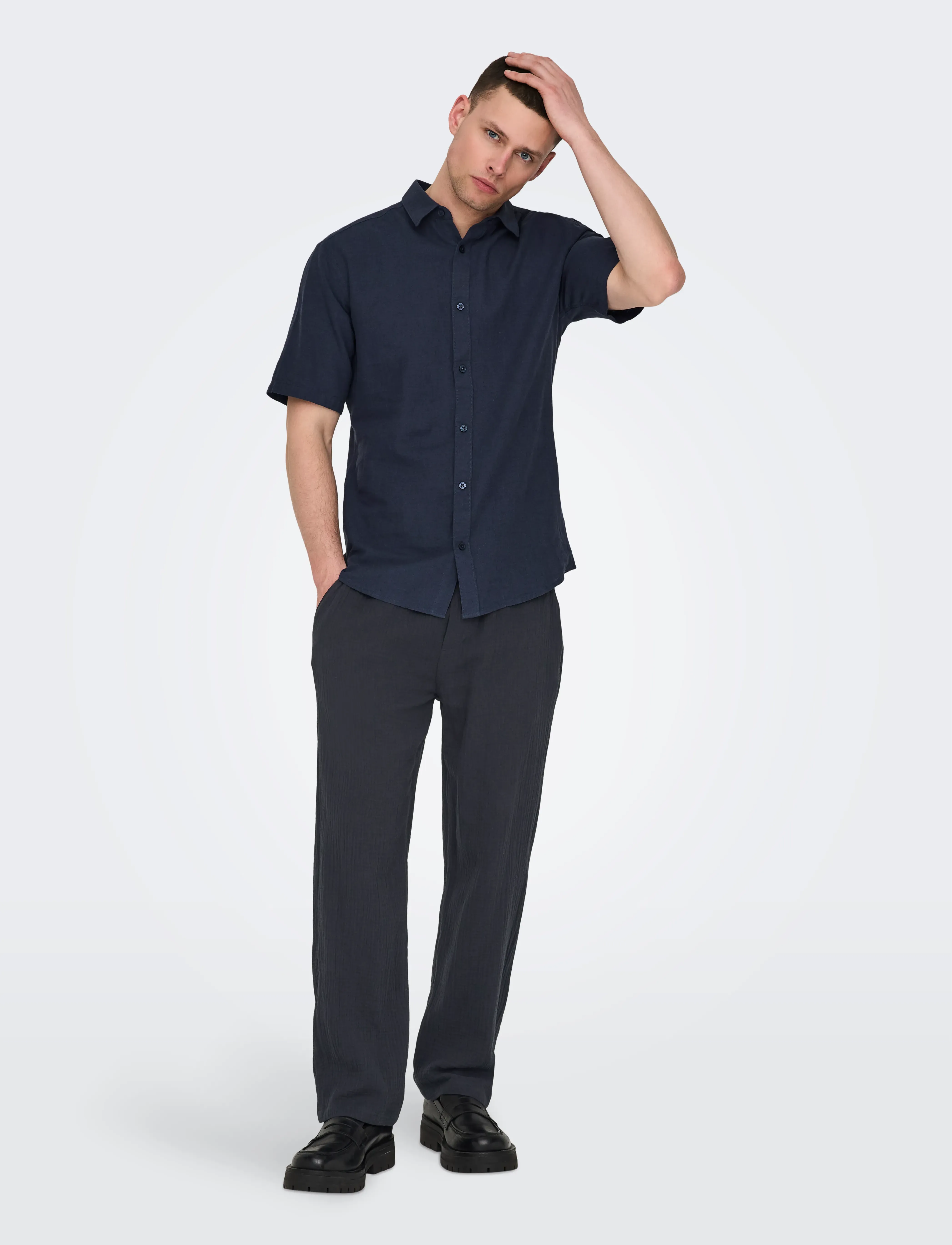 ONLY & SONS - ONSCAIDEN LIFE SS SOLID LINEN BLEND NOOS - linneskjortor - night sky - 5