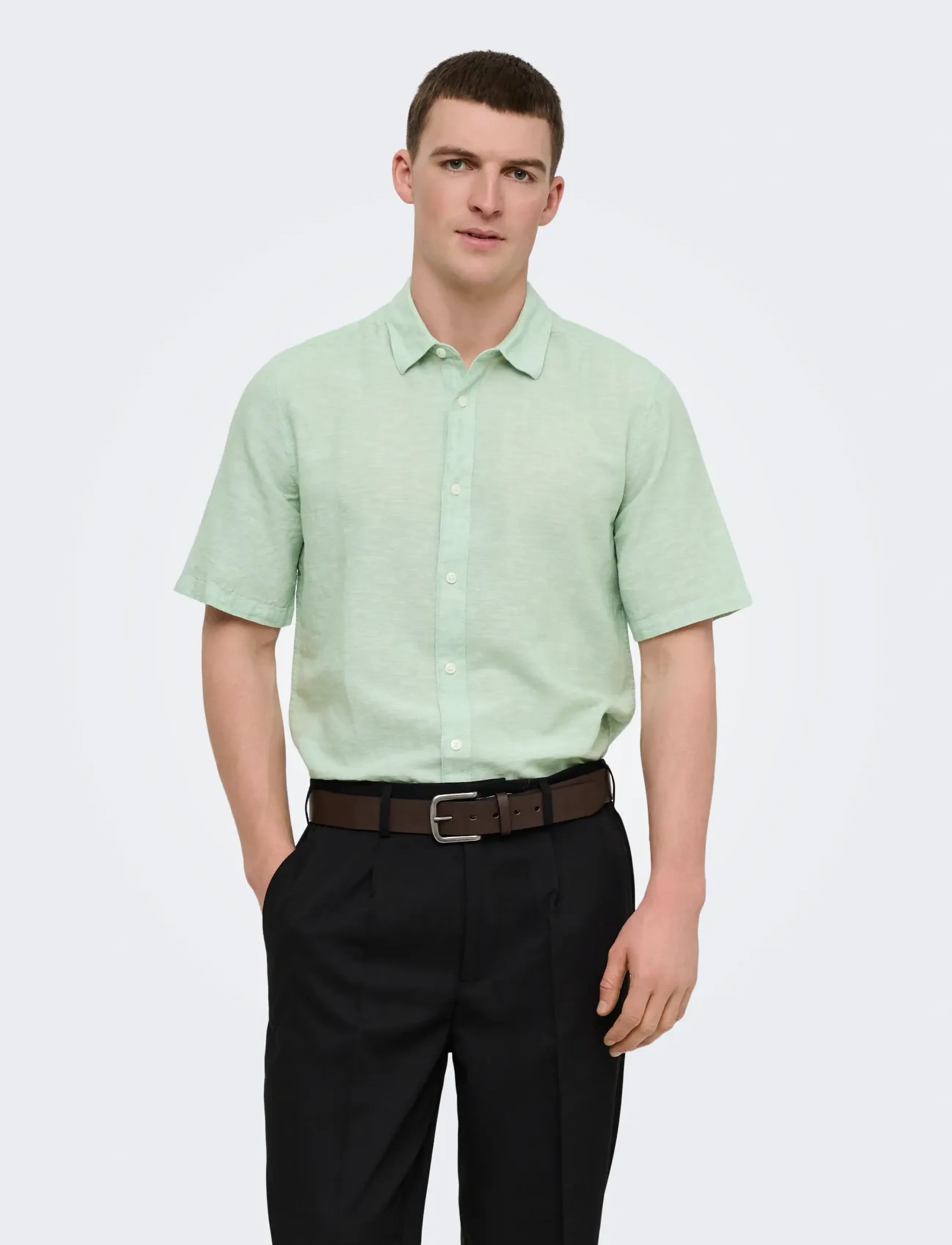 ONLY & SONS ONSCAIDEN LIFE SS SOLID LINEN BLEND NOOS - Kortärmade skjortor - QUIET GREEN / green