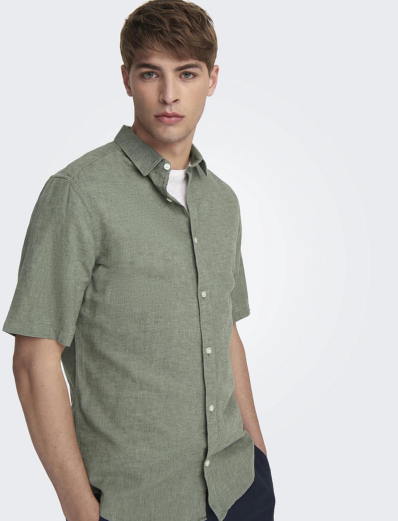 ONLY & SONS - ONSCAIDEN LIFE SS SOLID LINEN BLEND NOOS - hørskjorter - swamp - 4