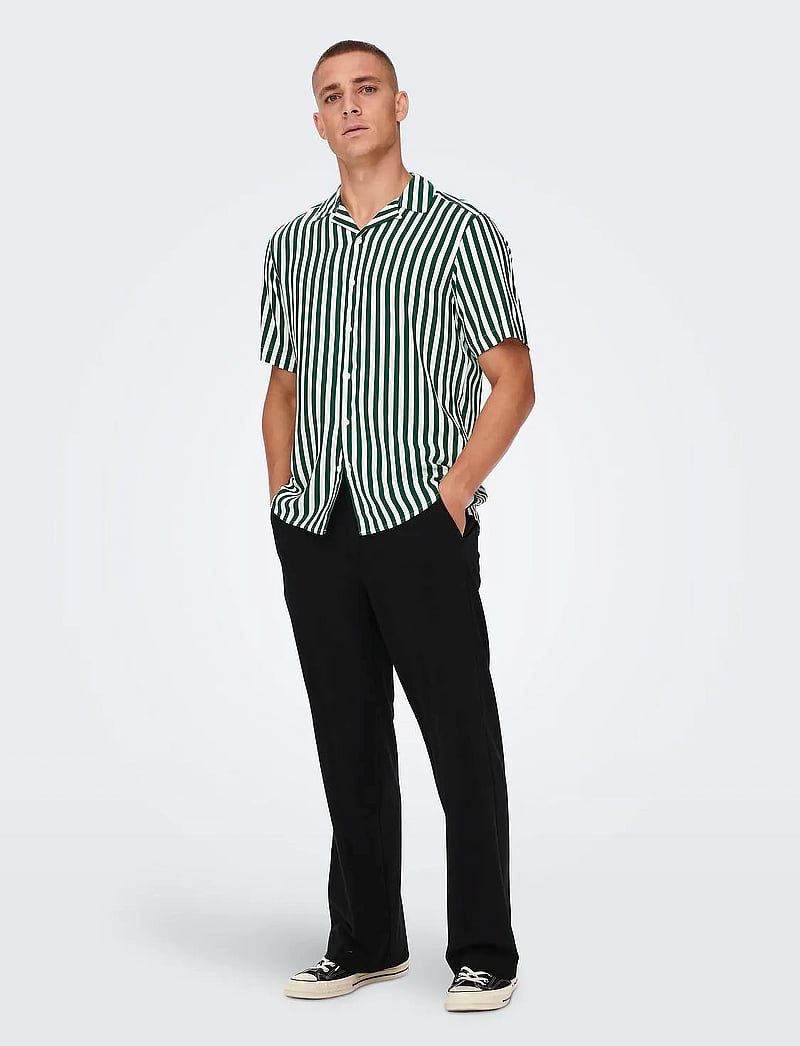 ONLY & SONS - ONSWAYNE LIFE SS VISCOSE SHIRT NOOS - kortærmede skjorter - dark green - 3
