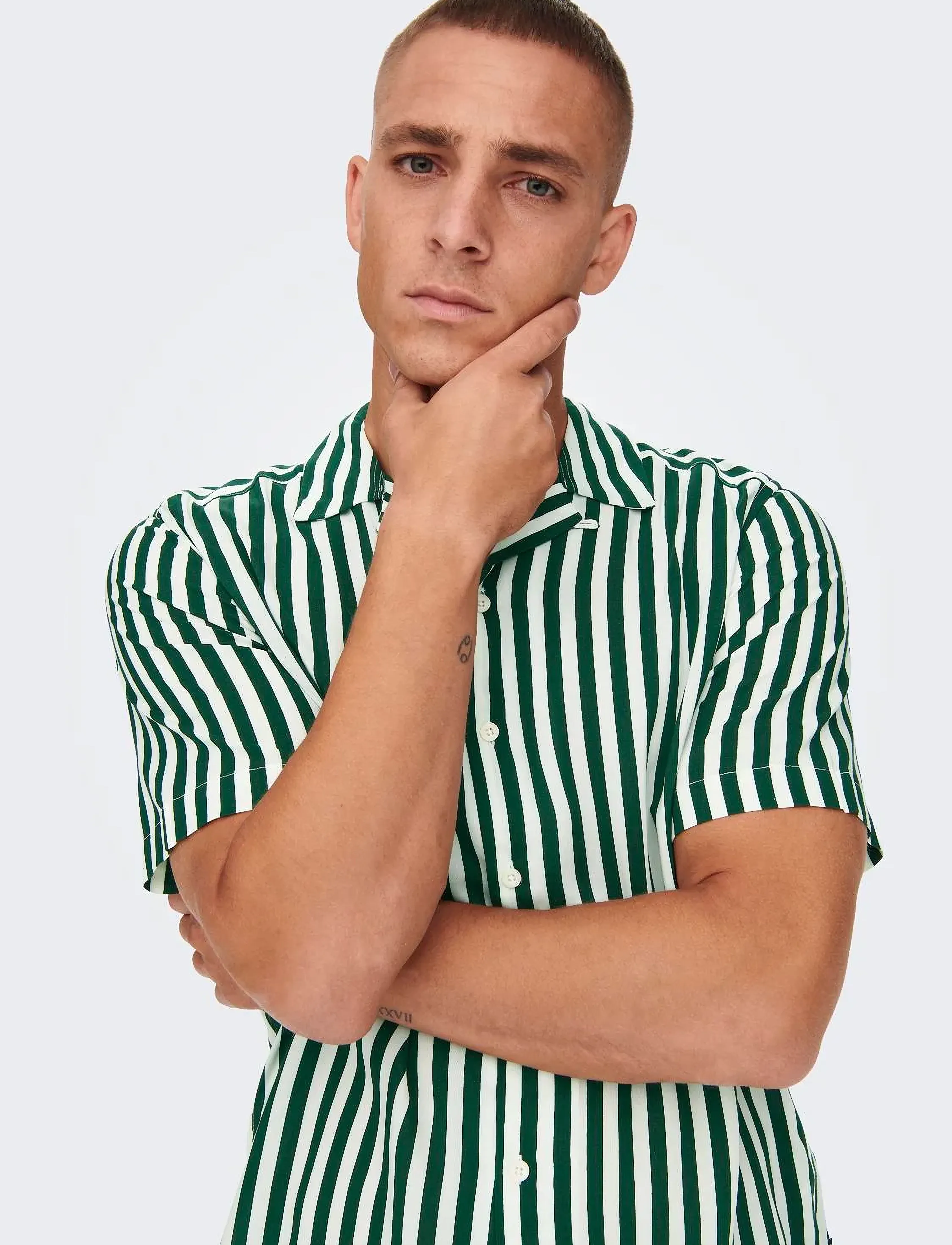 ONLY & SONS - ONSWAYNE LIFE SS VISCOSE SHIRT NOOS - stutterma skyrtur - dark green - 4