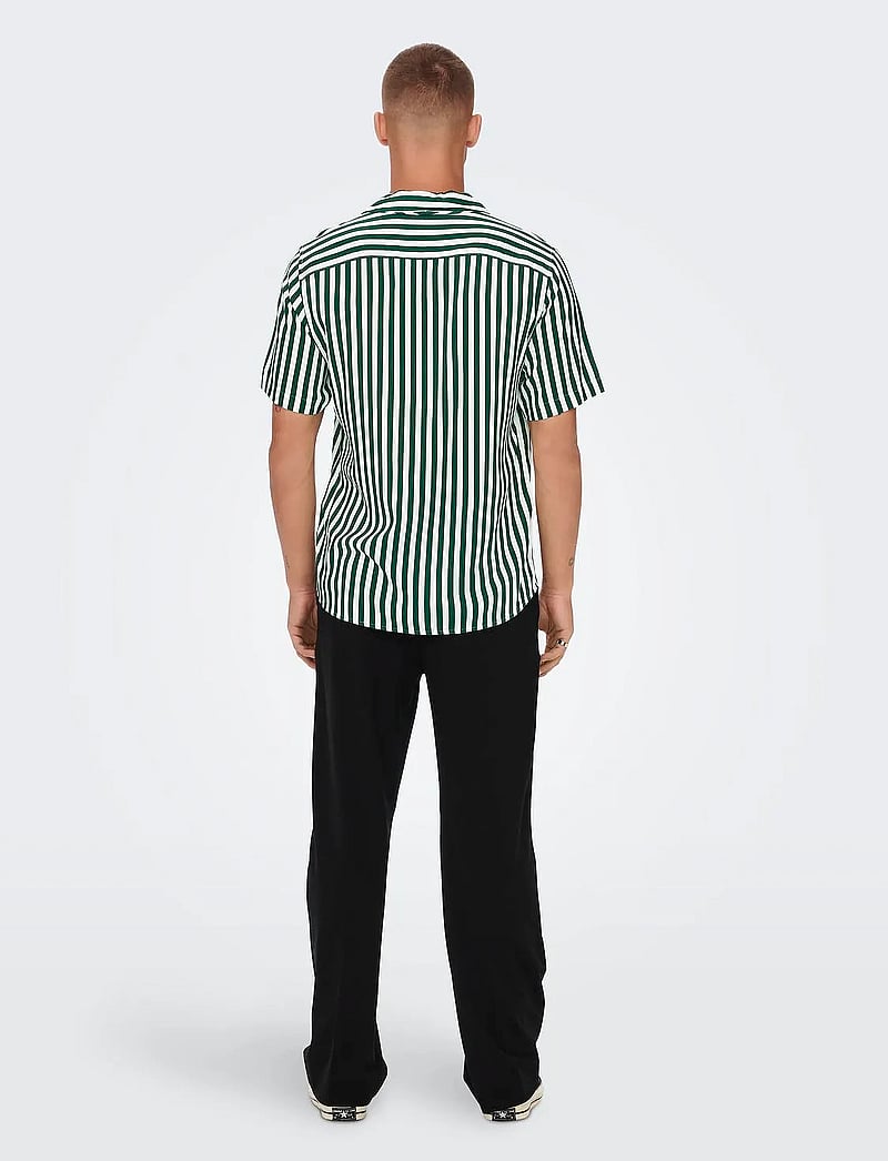 ONLY & SONS - ONSWAYNE LIFE SS VISCOSE SHIRT NOOS - kortærmede skjorter - dark green - 5