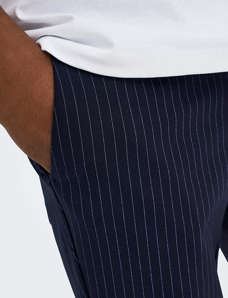 ONLY & SONS - ONSMARK PANT STRIPE GW 3727 NOOS - Ülikonnapüksid - night sky - 4