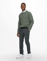 ONLY & SONS - ONSCERES CREW NECK NOOS - madalaimad hinnad - castor gray - 3
