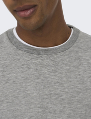 ONLY & SONS - ONSCERES CREW NECK NOOS - lowest prices - light grey melange - 6