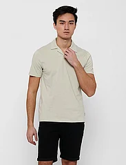 ONLY & SONS - ONSABRAHAM REG SS RESORT POLO CS - lowest prices - pelican - 2