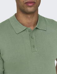ONLY & SONS - ONSWYLER LIFE REG 14 SS POLO KNIT NOOS - zemākās cenas - hedge green - 6