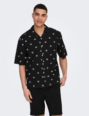 ONLY & SONS - ONSTIE RLX WASHED AOP SS SHIRT - alhaisimmat hinnat - black - 2