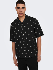 ONLY & SONS - ONSTIE RLX WASHED AOP SS SHIRT - laagste prijzen - black - 5