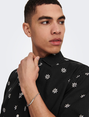 ONLY & SONS - ONSTIE RLX WASHED AOP SS SHIRT - laagste prijzen - black - 6
