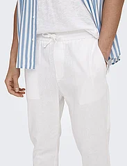 ONLY & SONS - ONSLINUS CROP 0007 COT LIN PNT NOOS - casual trousers - bright white - 5