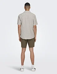 ONLY & SONS - ONSCAIDEN SS SOLID RESORT LINEN NOOS - linen shirts - chinchilla - 3