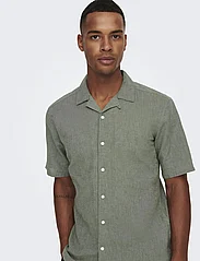 ONLY & SONS - ONSCAIDEN SS SOLID RESORT LINEN NOOS - linen shirts - swamp - 5