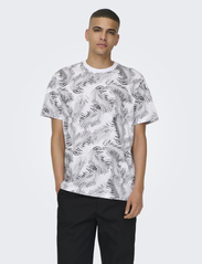 ONLY & SONS - ONSPERRY LIFE REG LEAF AOP SS TEE NOOS - laagste prijzen - bright white - 2