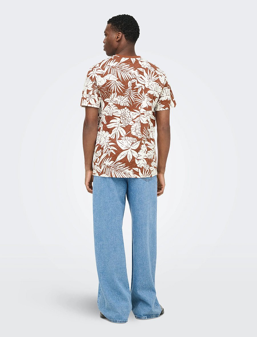ONLY & SONS - ONSPERRY LIFE REG LEAF AOP SS TEE - kurzärmelige t-shirts - brown out - 3
