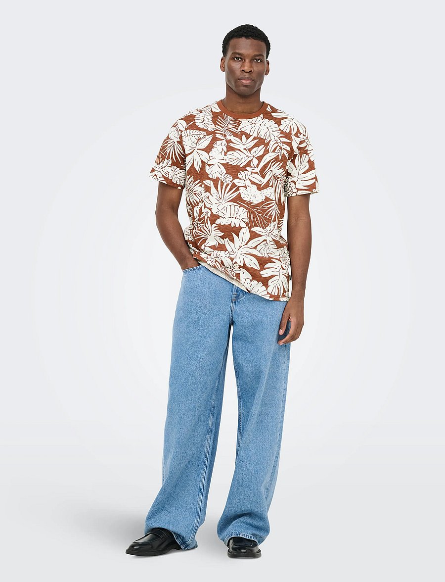ONLY & SONS - ONSPERRY LIFE REG LEAF AOP SS TEE - kurzärmelige t-shirts - brown out - 4