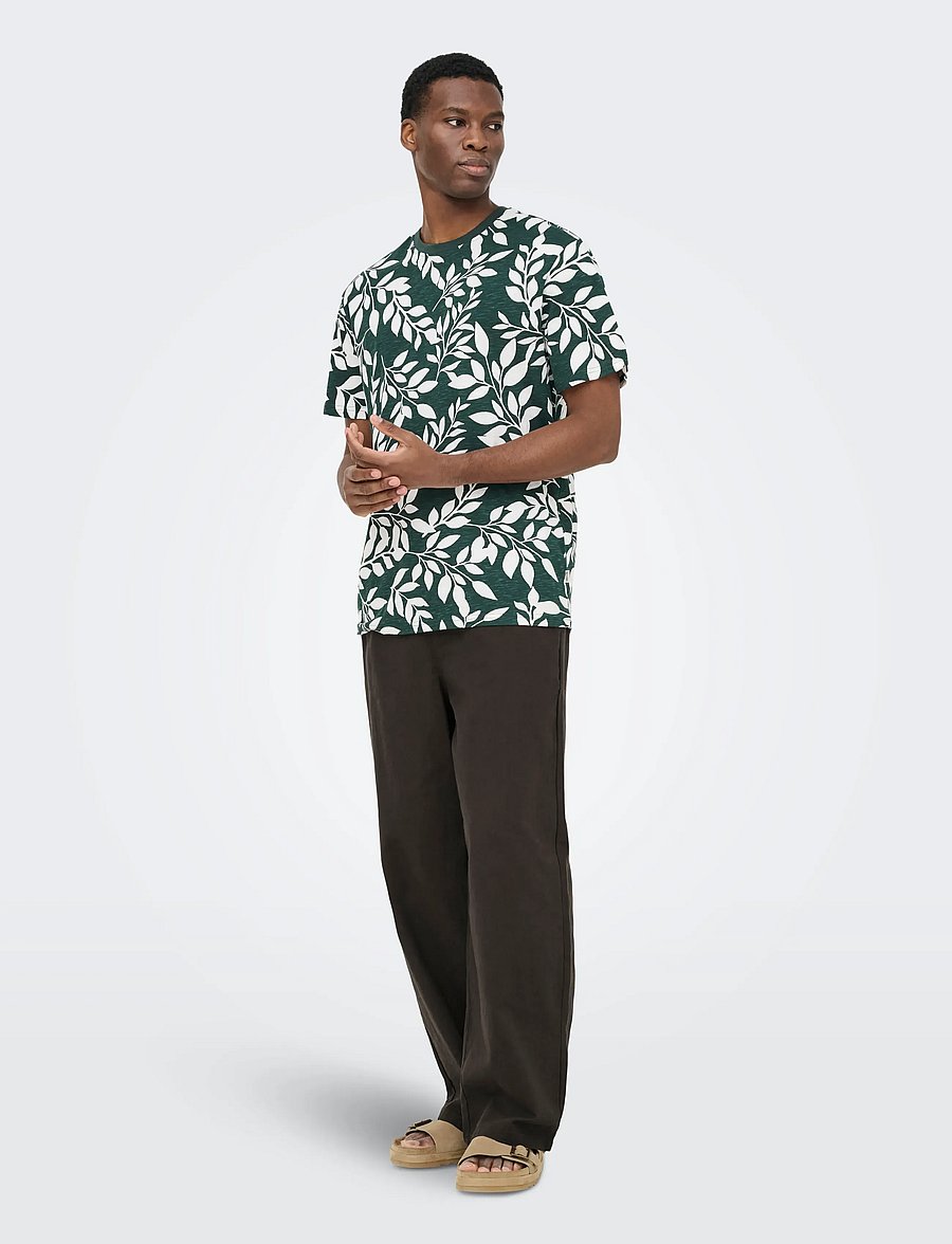 ONLY & SONS - ONSPERRY LIFE REG LEAF AOP SS TEE - lühikeste varrukatega t-särgid - darkest spruce - 4
