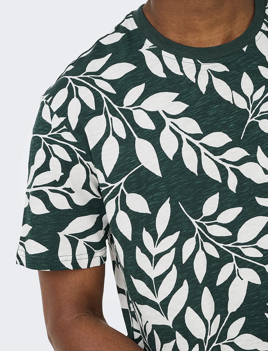 ONLY & SONS - ONSPERRY LIFE REG LEAF AOP SS TEE - lühikeste varrukatega t-särgid - darkest spruce - 5