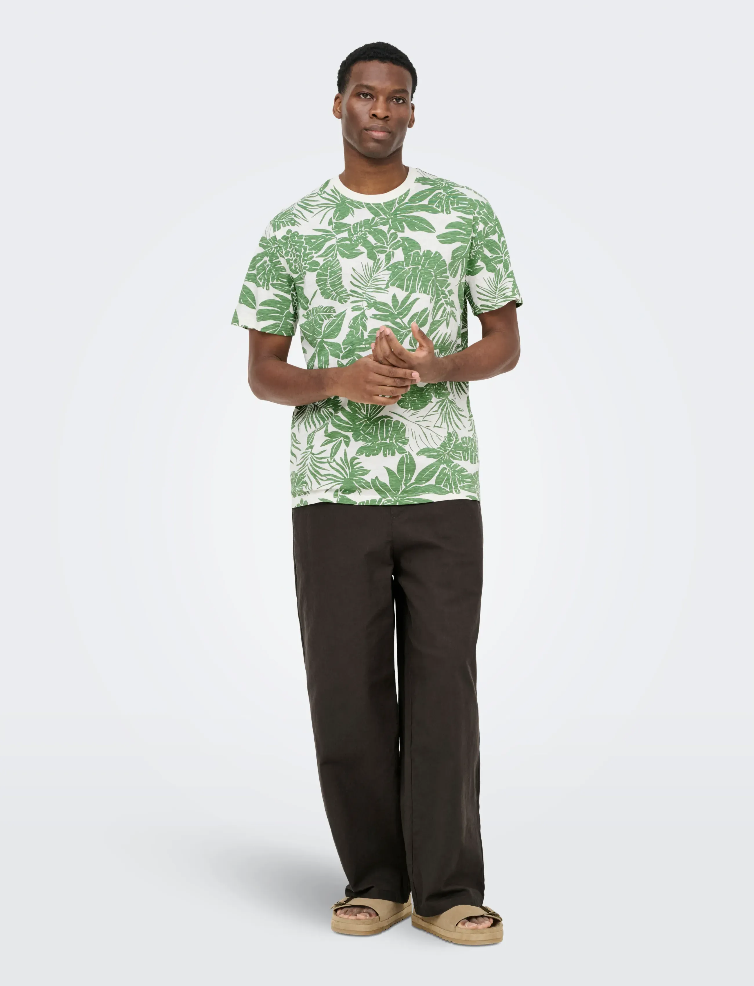 ONLY & SONS - ONSPERRY LIFE REG LEAF AOP SS TEE - lühikeste varrukatega t-särgid - gardenia - 4
