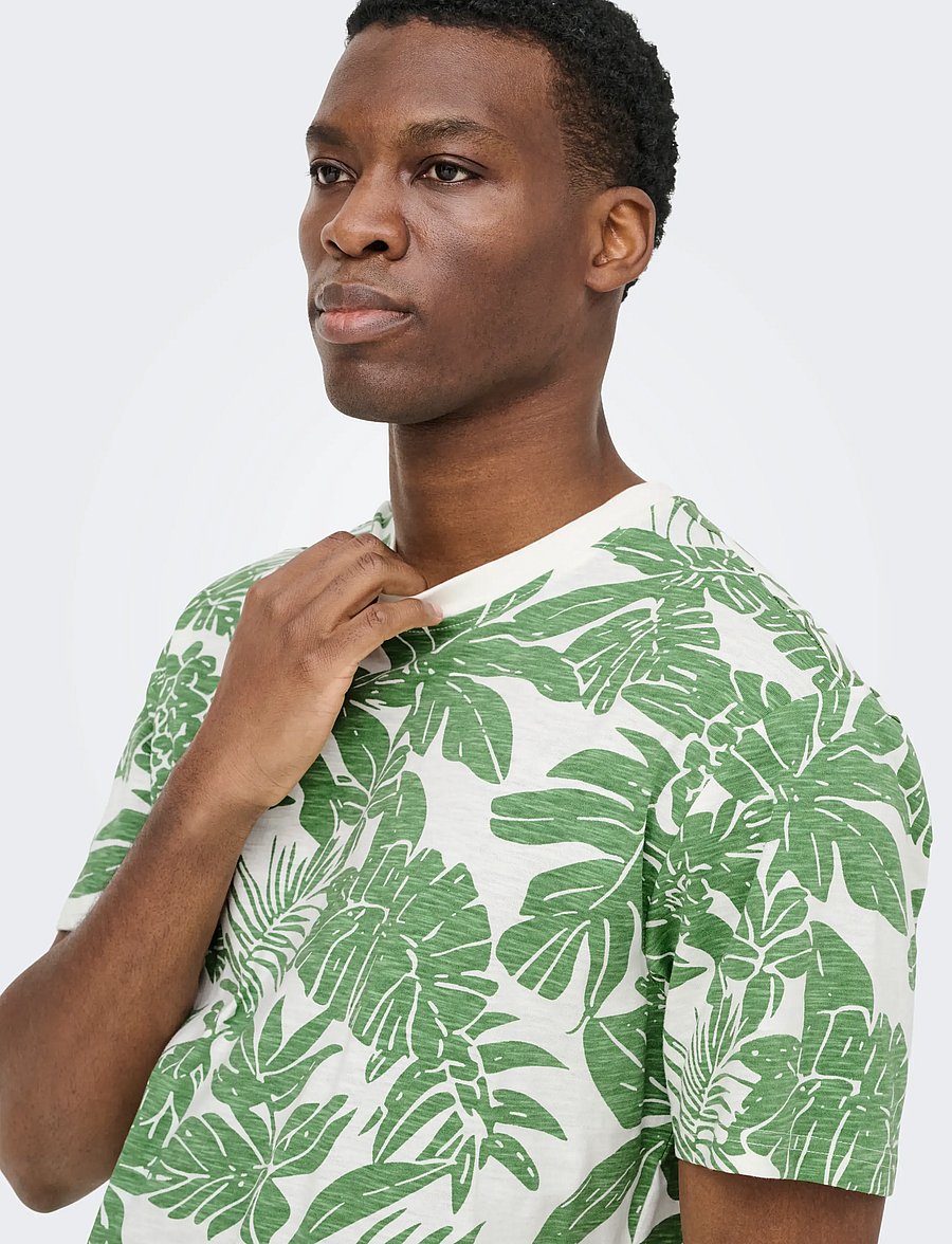 ONLY & SONS - ONSPERRY LIFE REG LEAF AOP SS TEE - lühikeste varrukatega t-särgid - gardenia - 5