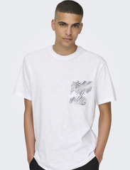 ONLY & SONS - ONSPERRY LIFE REG LEAF SS POCKETTEE NOOS - alhaisimmat hinnat - bright white - 5