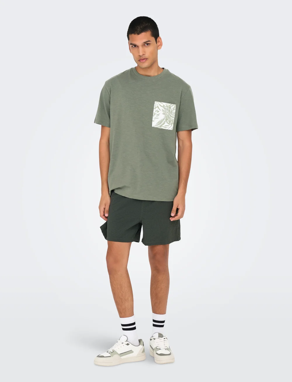 ONLY & SONS - ONSPERRY LIFE REG LEAF SS POCKETTEE NOOS - kortærmede t-shirts - castor gray - 4