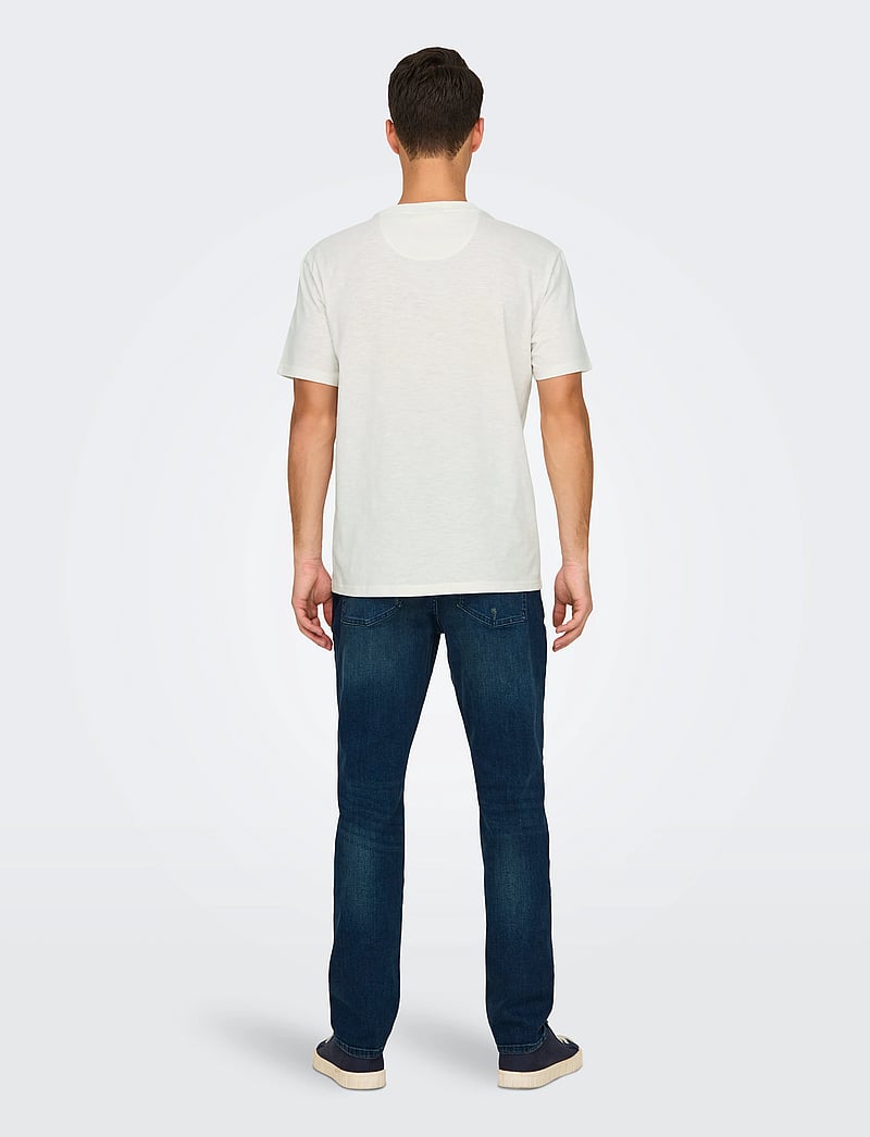 ONLY & SONS - ONSPERRY LIFE REG LEAF SS POCKETTEE NOOS - kurzärmelig - cloud dancer - 3
