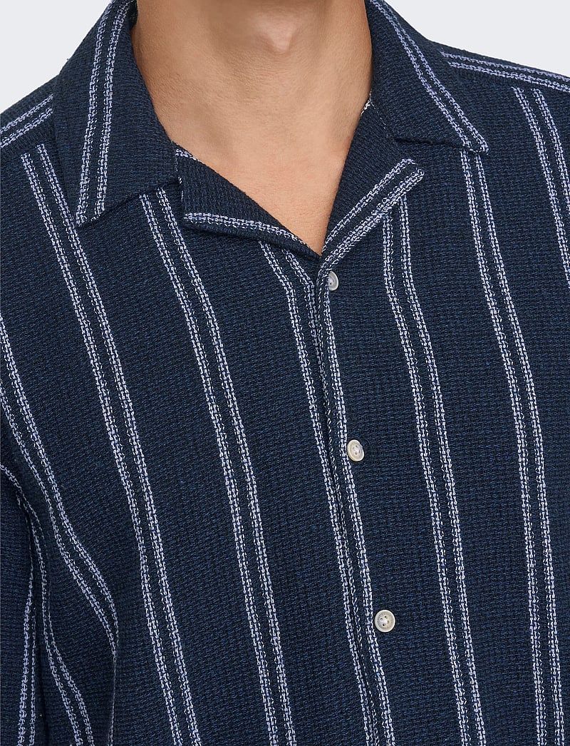 ONLY & SONS - ONSTREV LIFE REG STRIPE SS SHIRT NOOS - kurzarmhemden - dark navy - 5