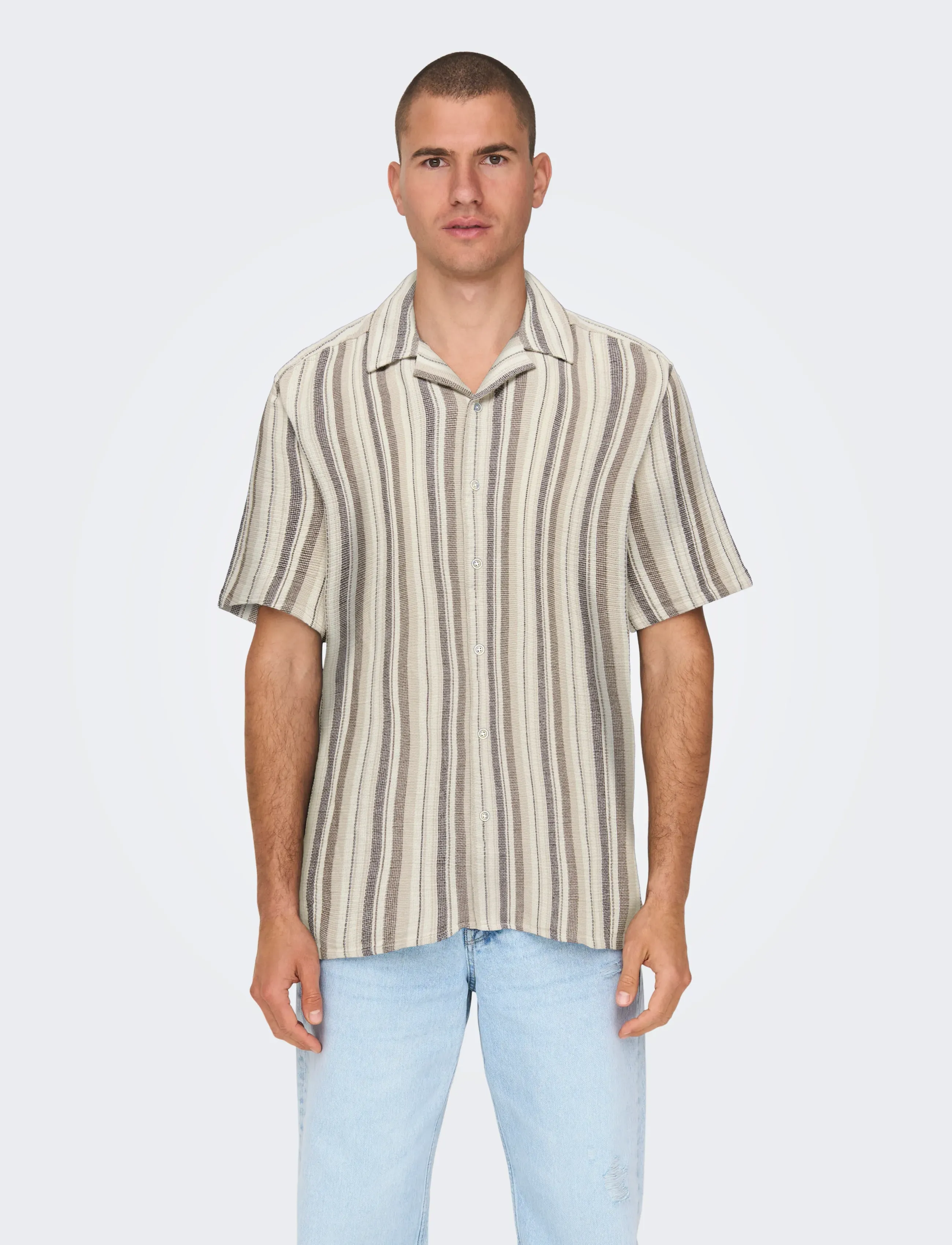 ONLY & SONS ONSTREV LIFE REG STRIPE SS SHIRT NOOS - Kortærmede skjorter - GARDENIA / beige