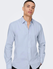 ONLY & SONS - ONSANDY SLIM EASY IRON POPLIN SHIRT NOOS - formele overhemden - cashmere blue - 5