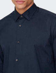 ONLY & SONS - ONSANDY SLIM EASY IRON POPLIN SHIRT NOOS - basic skjortor - dark navy - 6