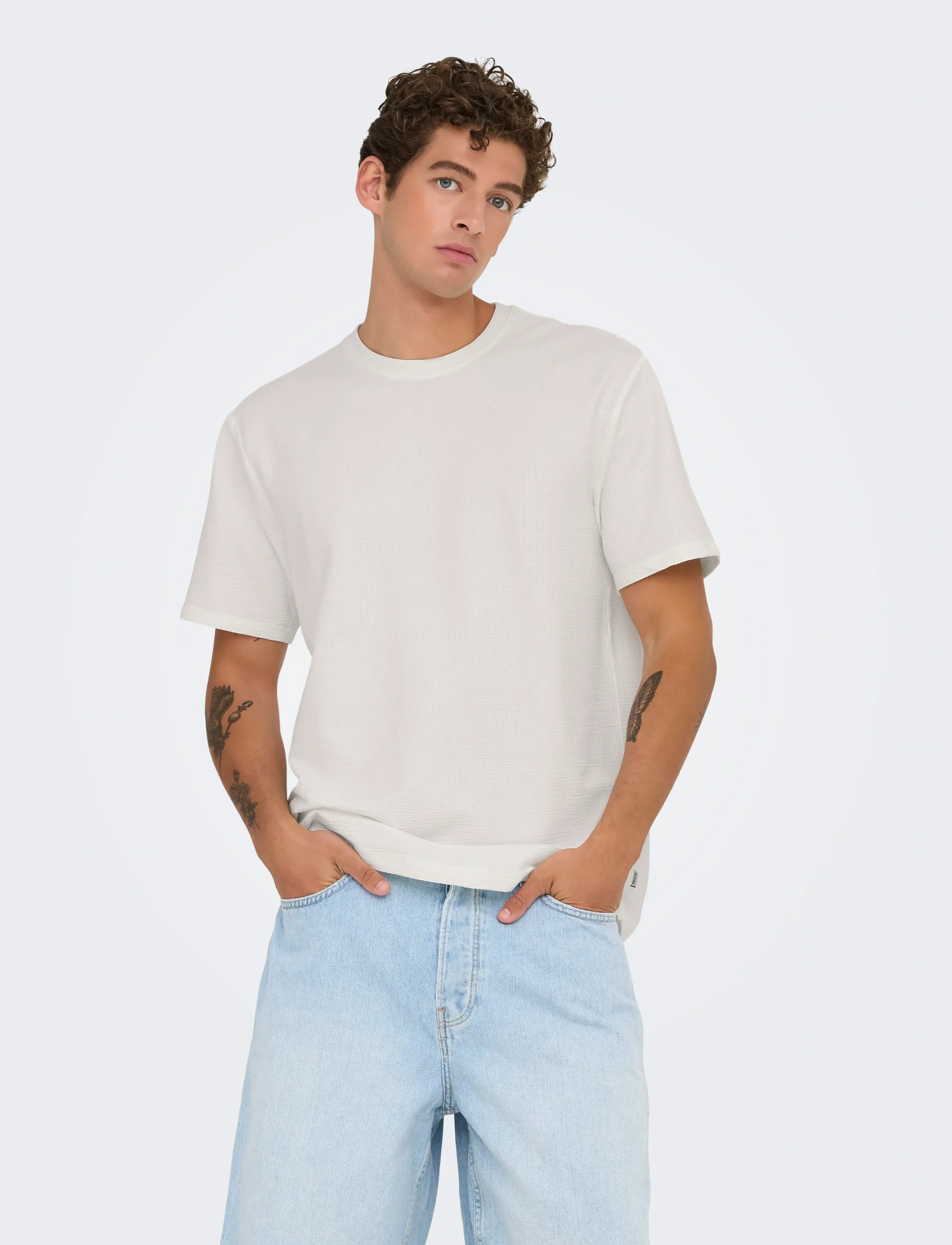 ONLY & SONS ONSKIAN LIFE REG SEERSUCKER SS TEE NOOS - Short-sleeved t-shirts - CLOUD DANCER / white