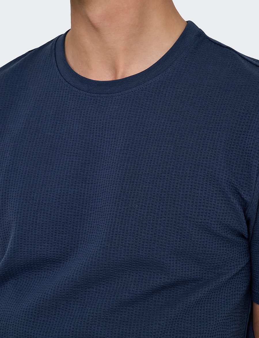 ONLY & SONS - ONSKIAN LIFE REG SEERSUCKER SS TEE NOOS - kortærmede t-shirts - naval academy - 5