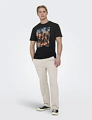 ONLY & SONS - ONSKOLTON REG BEACH PHOTOPRINT SS TEE - lowest prices - black - 5