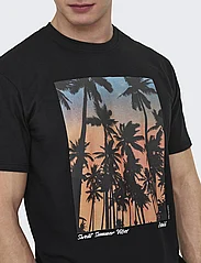 ONLY & SONS - ONSKOLTON REG BEACH PHOTOPRINT SS TEE - lowest prices - black - 6