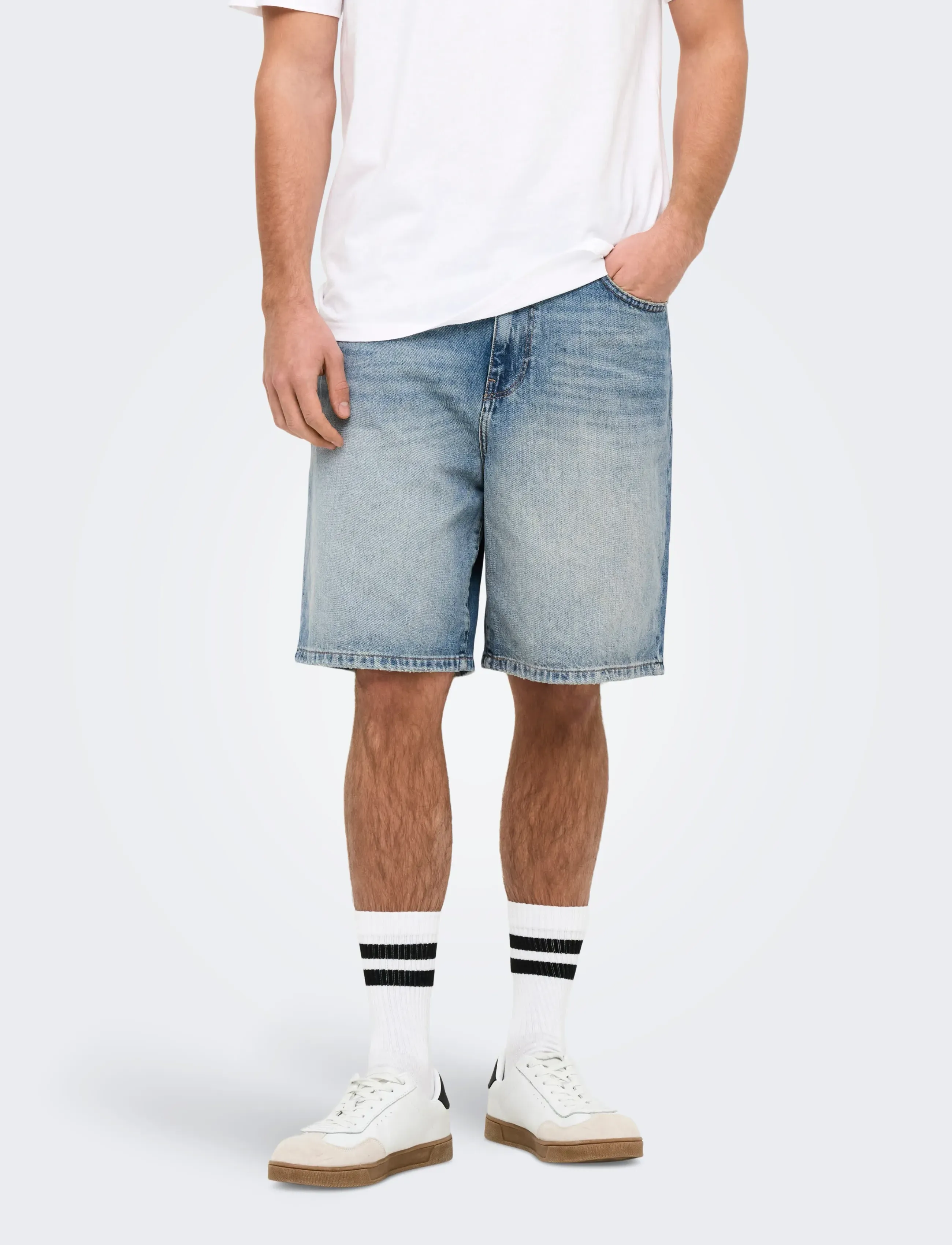 ONLY & SONS ONSFADE MB TINT 9085 TAI DNM SHORTS NOOS - Kollektionen - MEDIUM BLUE DENIM / blue