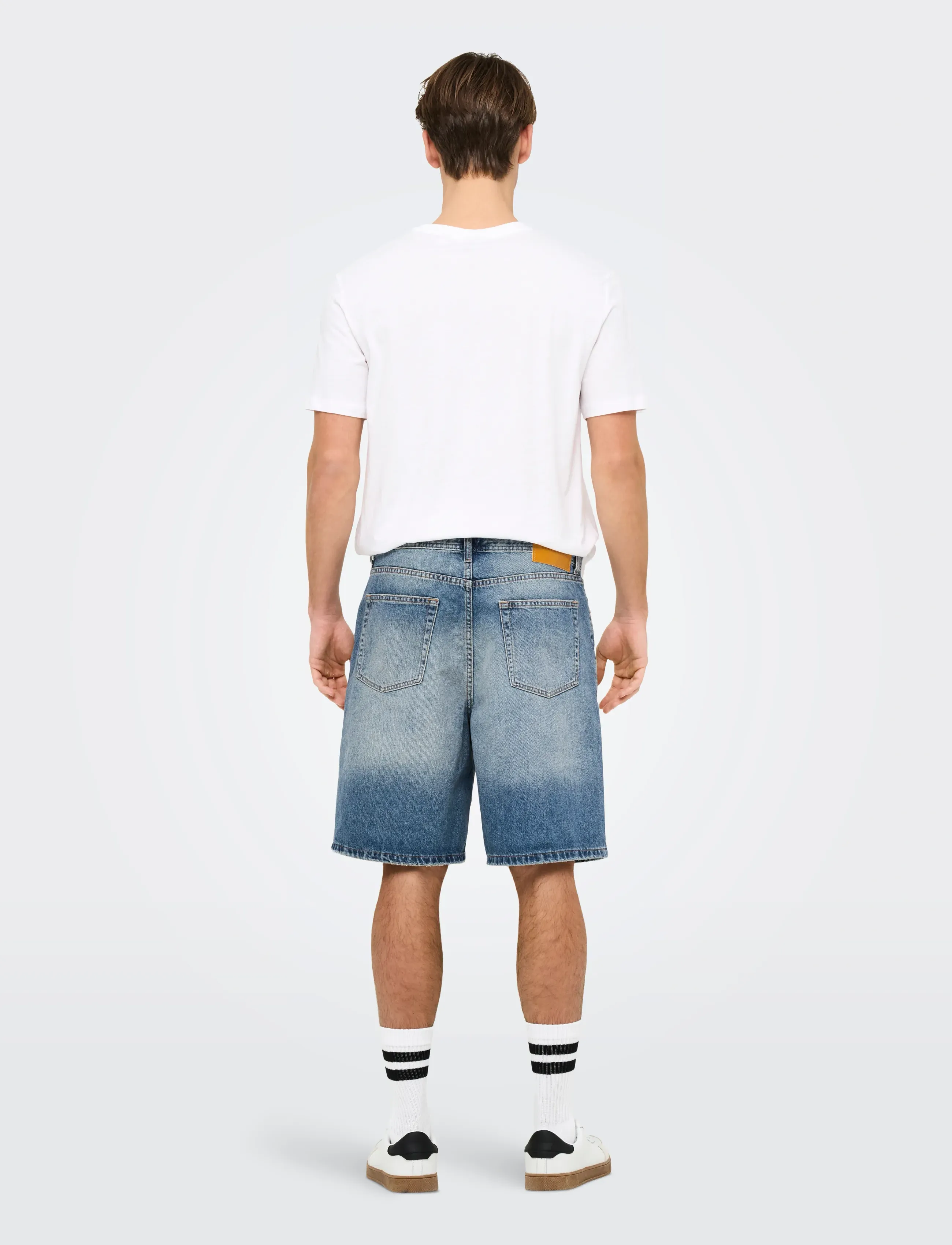 ONLY & SONS - ONSFADE MB TINT 9085 TAI DNM SHORTS NOOS - jorty - medium blue denim - 3