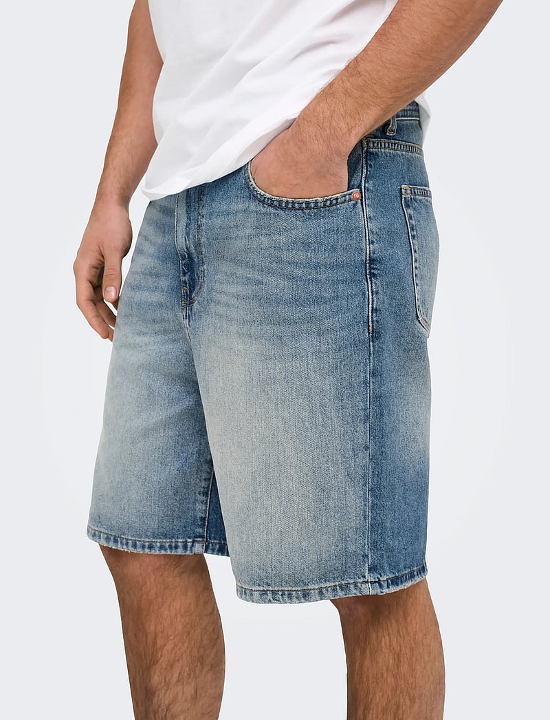 ONLY & SONS - ONSFADE MB TINT 9085 TAI DNM SHORTS NOOS - jorts - medium blue denim - 5