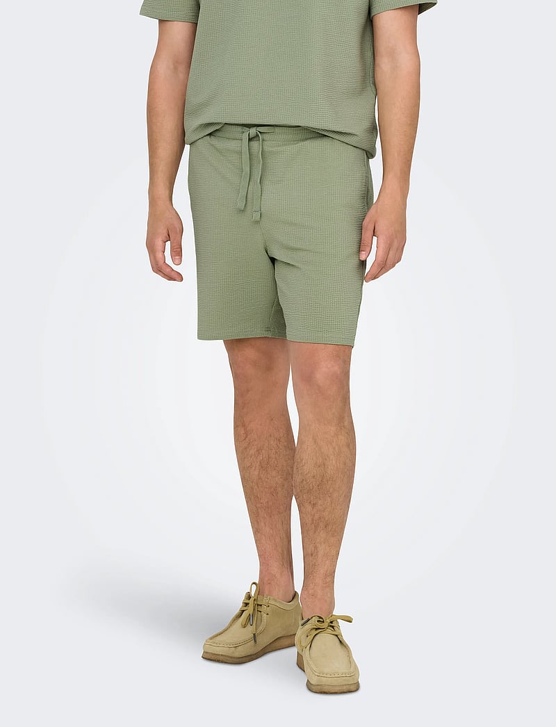ONLY & SONS - ONSKIAN LIFE REG SEERSUCKER SHORTS NOOS - casual shorts - seagrass - 0