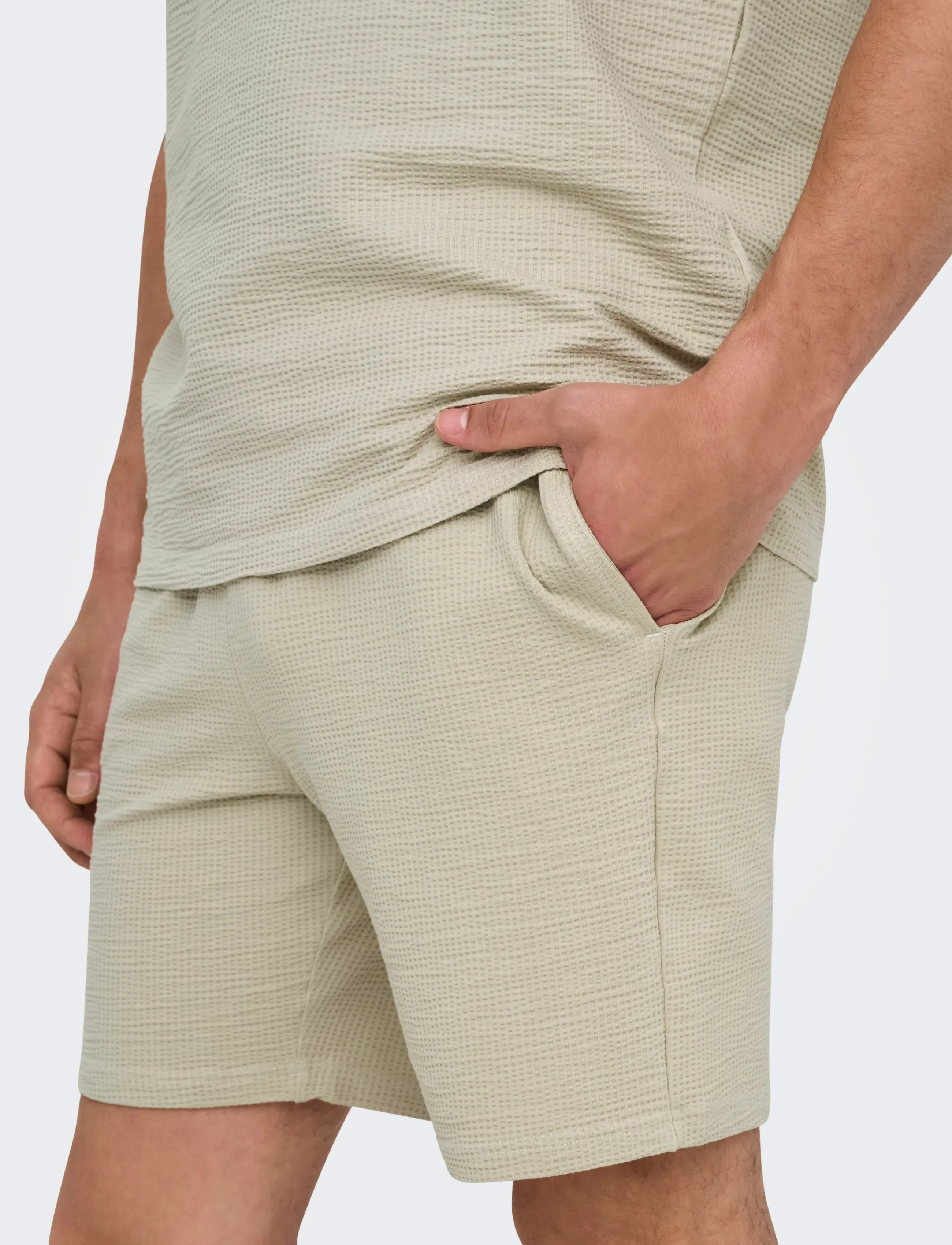 ONLY & SONS - ONSKIAN LIFE REG SEERSUCKER SHORTS NOOS - lühikesed vabaajapüksid - silver lining - 5