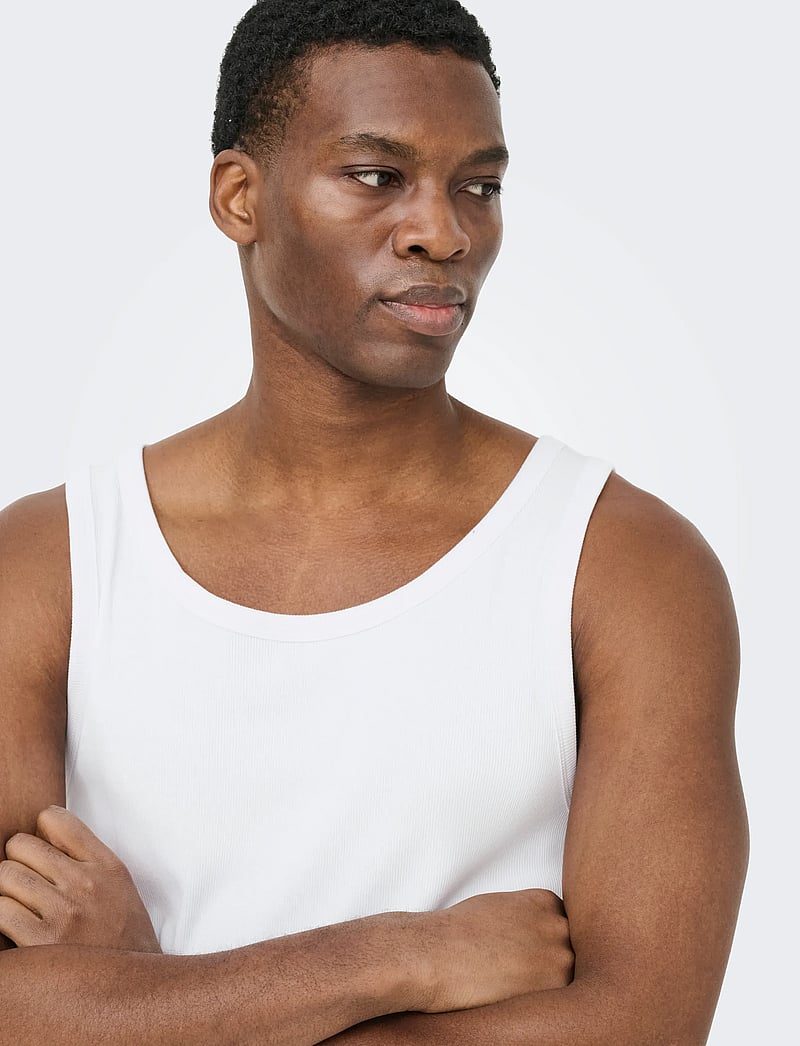 ONLY & SONS - ONSTANNER REG SL TANK TOP NOOS - tank tops - bright white - 5