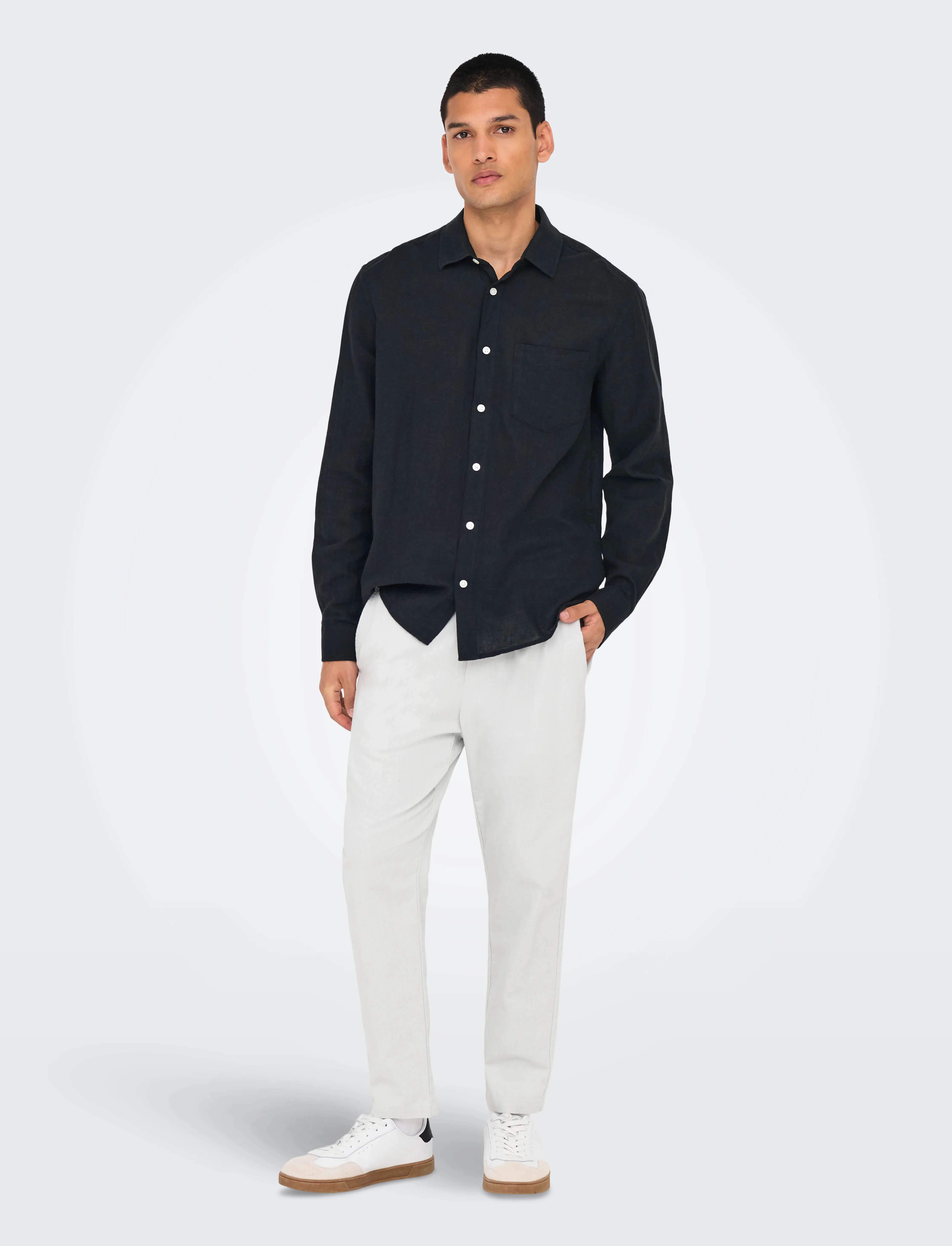 ONLY & SONS - ONSCAIDEN LIFE REG LS 1 PKT SHIRT NOOS - chemises de lin - black - 4