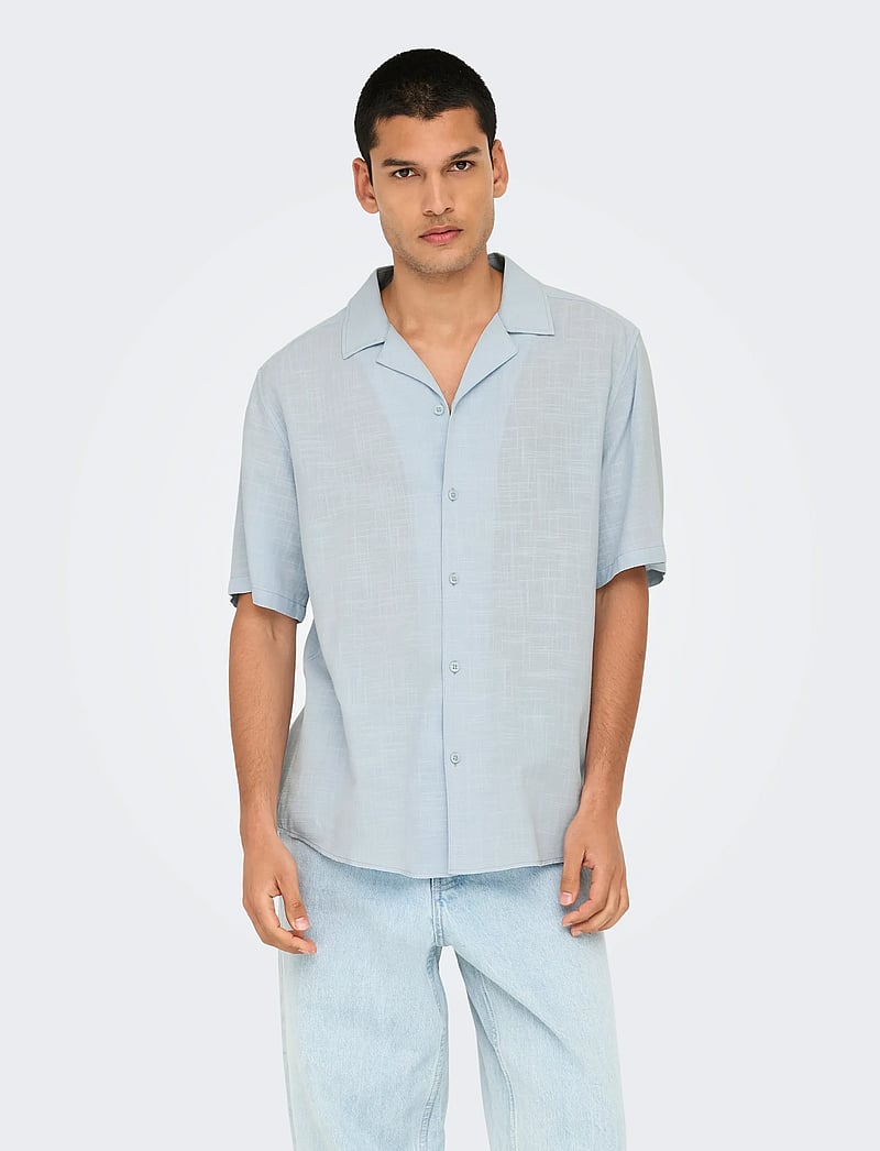 ONLY & SONS - ONSJANNICK STRUCTURE SS RESORT SHIRT - kortermede skjorter - skyway - 0