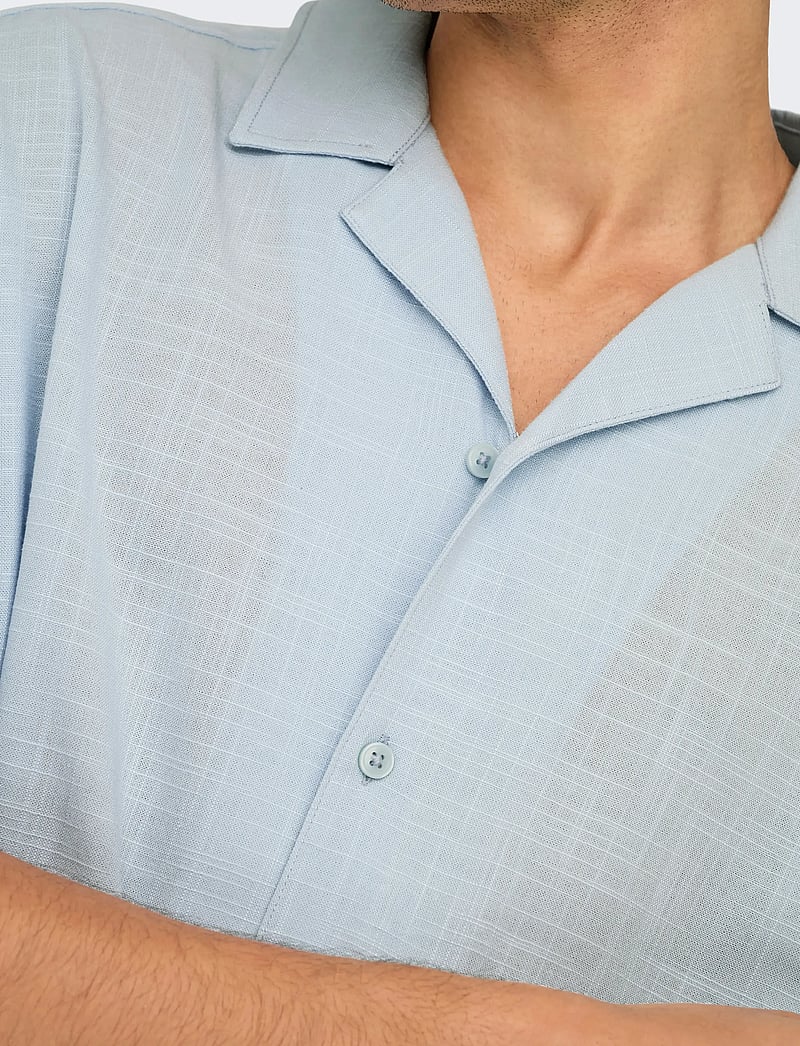 ONLY & SONS - ONSJANNICK STRUCTURE SS RESORT SHIRT - kortermede skjorter - skyway - 4