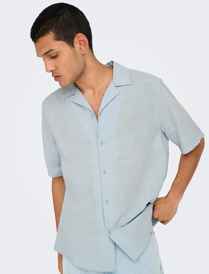 ONLY & SONS - ONSJANNICK STRUCTURE SS RESORT SHIRT - kortermede skjorter - skyway - 5