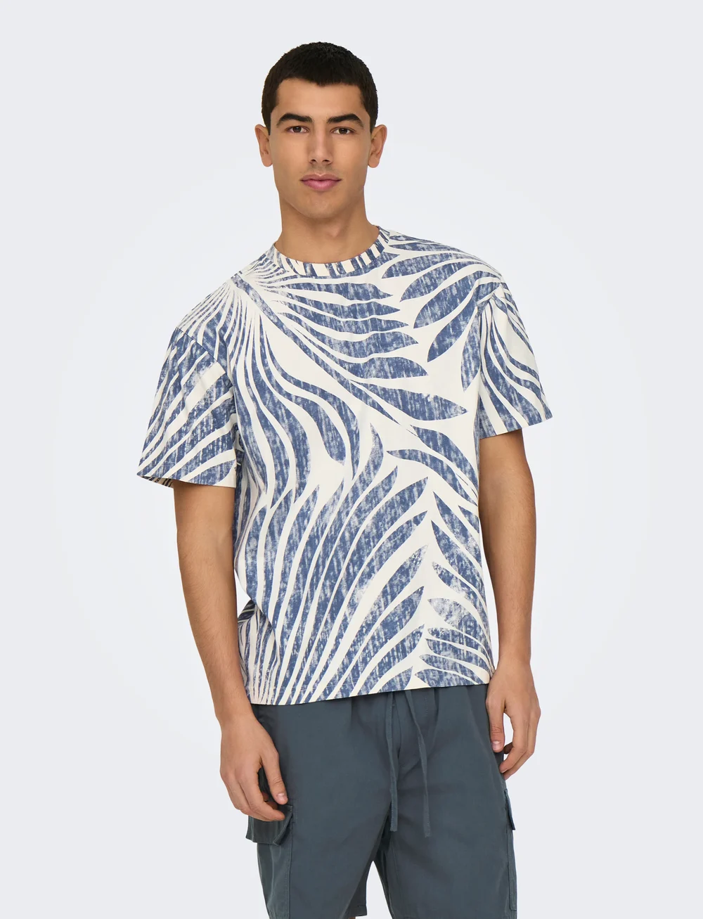 ONLY & SONS - ONSZEKE LIFE REG WASHED SS AOP TEE - kortærmede t-shirts - egret - 0