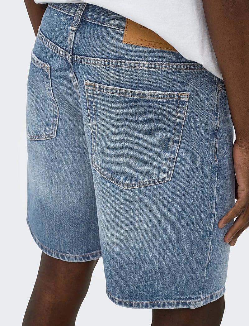 ONLY & SONS - ONSEDGE MB GREEN 3227 TAI DNM SHORTS - short en jean - medium blue denim - 5