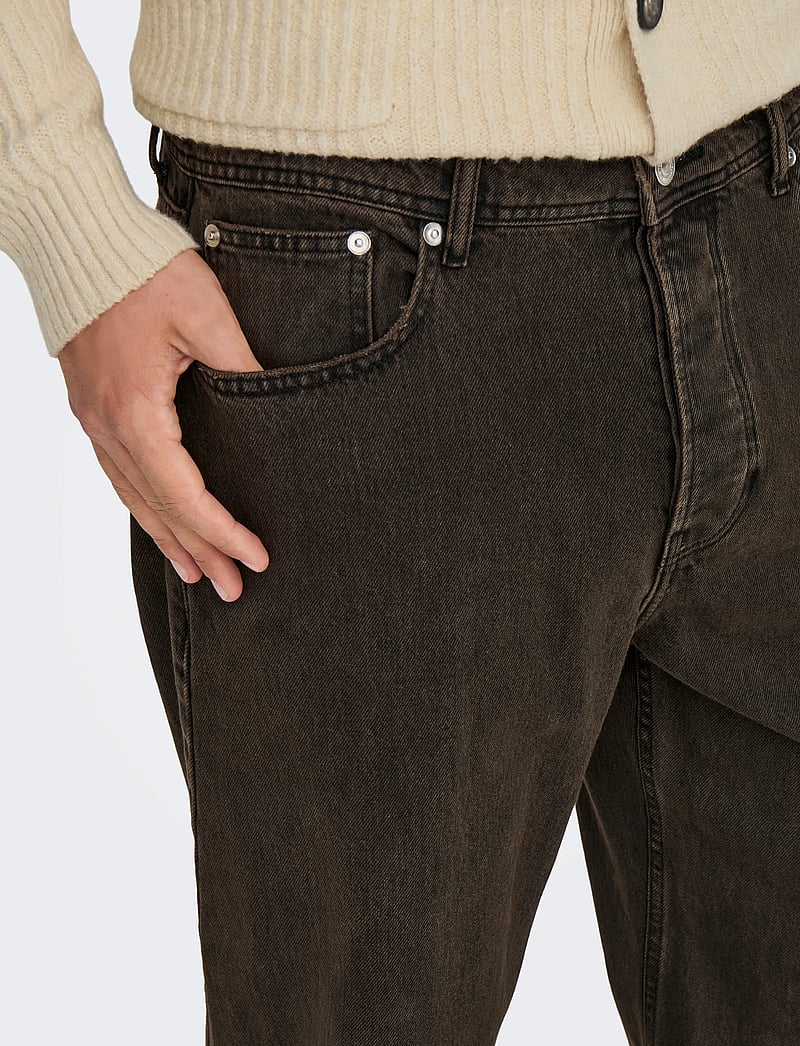 ONLY & SONS - ONSFADE LOOSE TWIST BROWN 3325 TAI DNM - loose jeans - brown stone - 4